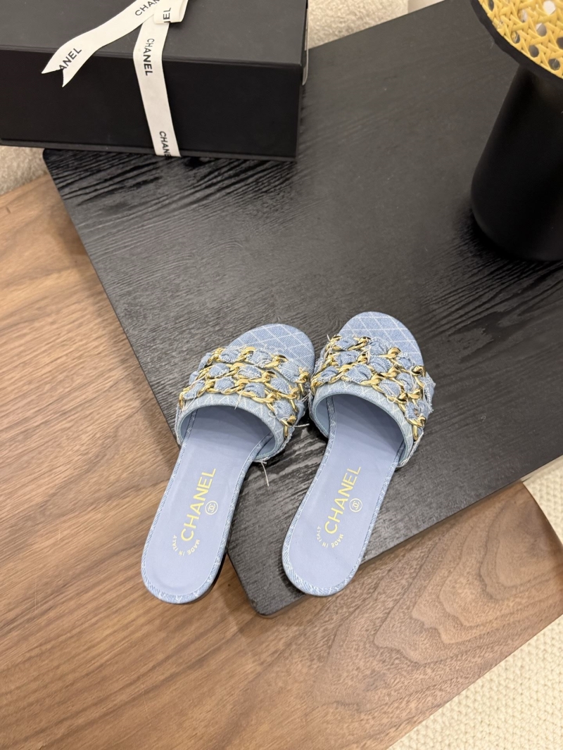 Ch**el slippers